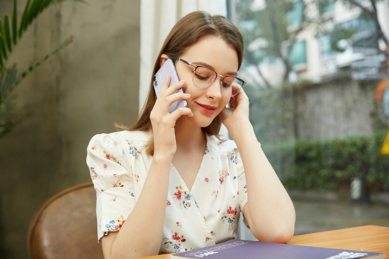 Someone handling a call in restaurants
